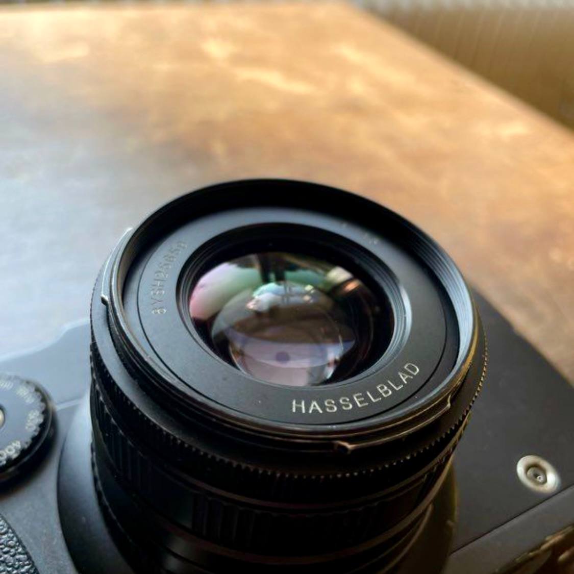 Appareil photographique argentique panoramique avec objectif fixe