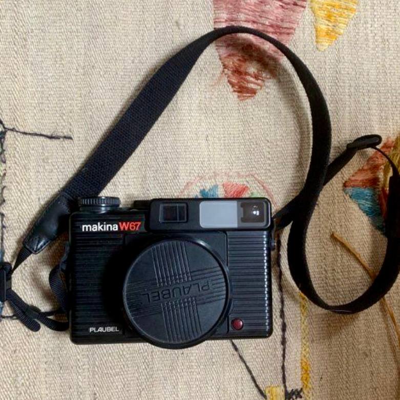 Appareil photographique moyen format 6×7 à objectif fixe