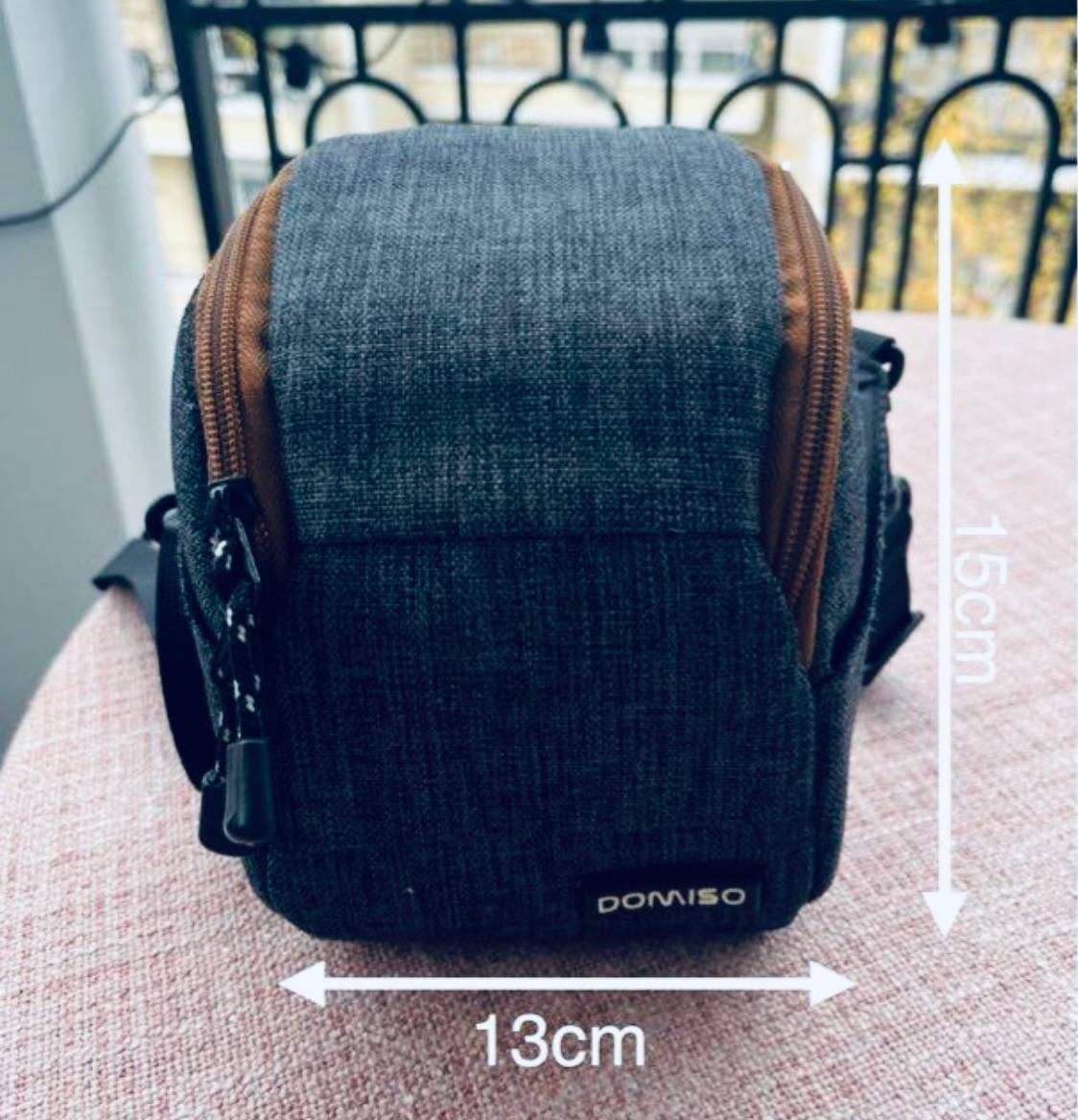 Sacoche compacte de transport pour appareil photo et accessoires