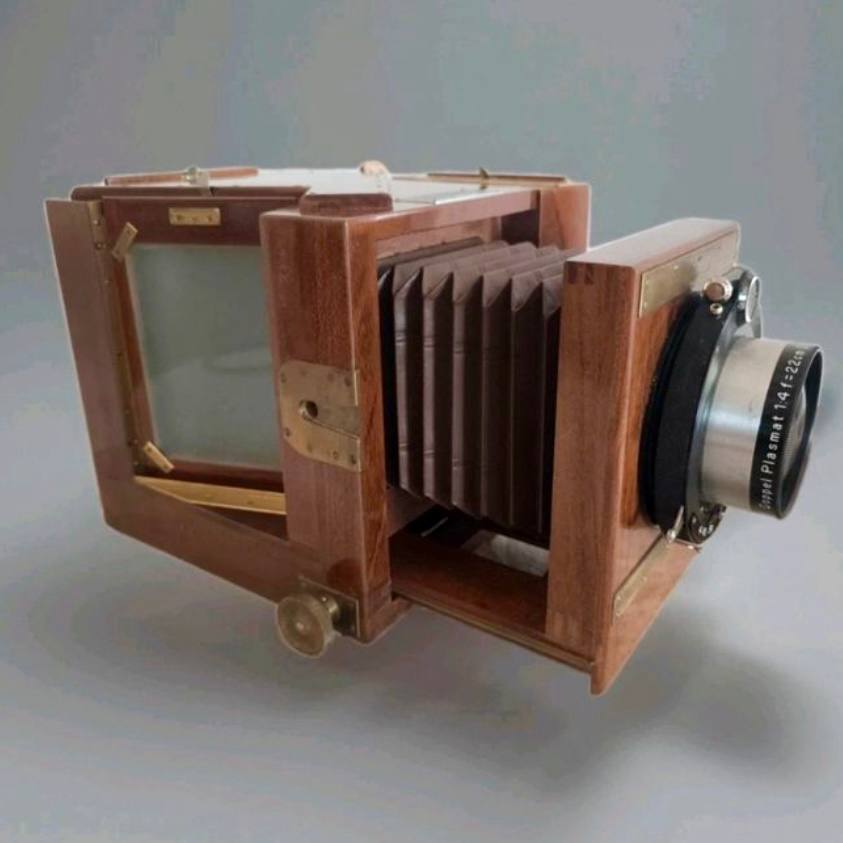Appareil photographique ancien à procédé trichrome avec accessoires
