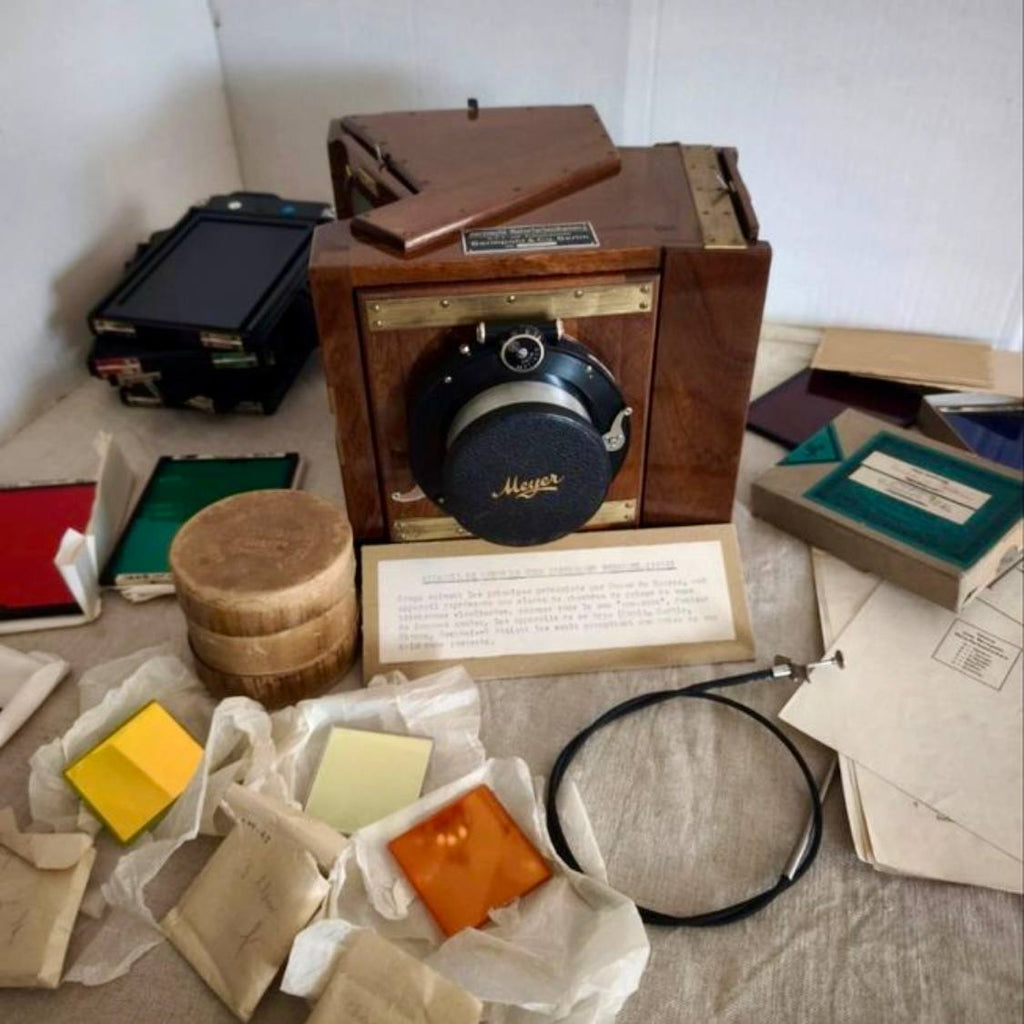 Appareil photographique ancien à procédé trichrome avec accessoires