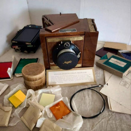 Appareil photographique ancien à procédé trichrome avec accessoires