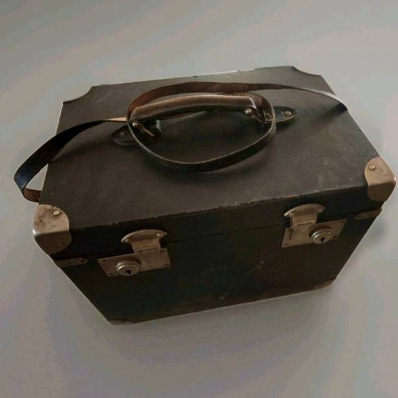 Appareil photographique ancien à procédé trichrome avec accessoires