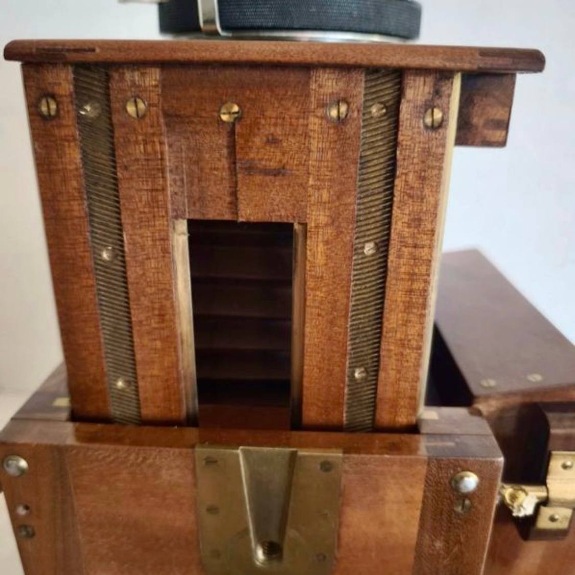 Appareil photographique ancien à procédé trichrome avec accessoires