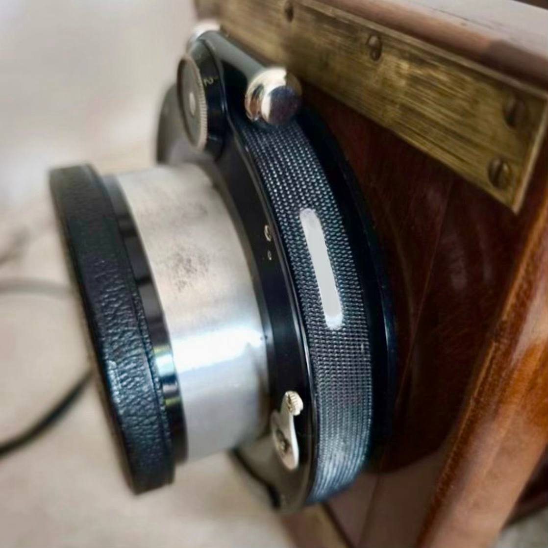 Appareil photographique ancien à procédé trichrome avec accessoires
