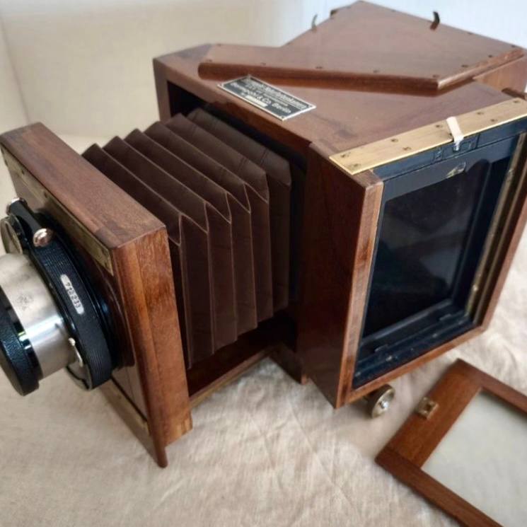 Appareil photographique ancien à procédé trichrome avec accessoires