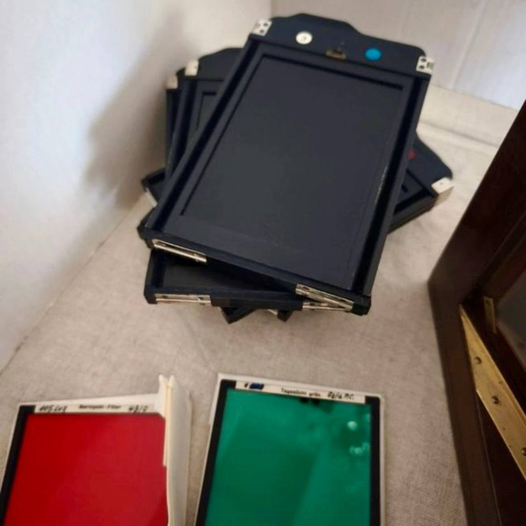 Appareil photographique ancien à procédé trichrome avec accessoires